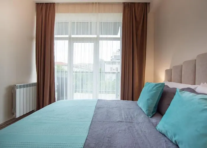 Gg Home - Cozy 2-Bedroom Apartment On Pekini Avenue