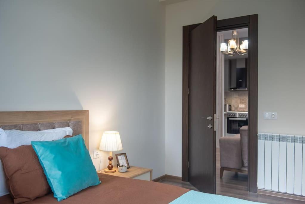 Gg - Cozy 2-bedroom On Pekini Avenue * Tbilisi