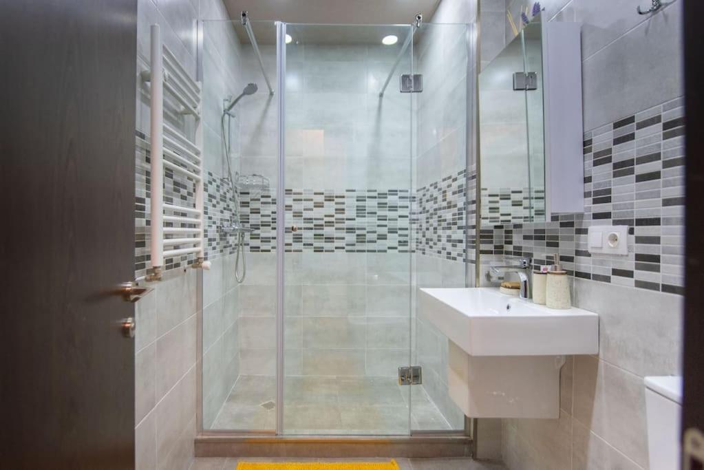 Gg - Cozy 2-bedroom On Pekini Avenue Apartment *